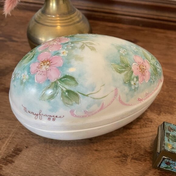 Unmarked Other - Vintage Porcelain Egg Trinket Box Hand Painted Floral Cottagecore Dresser Decor